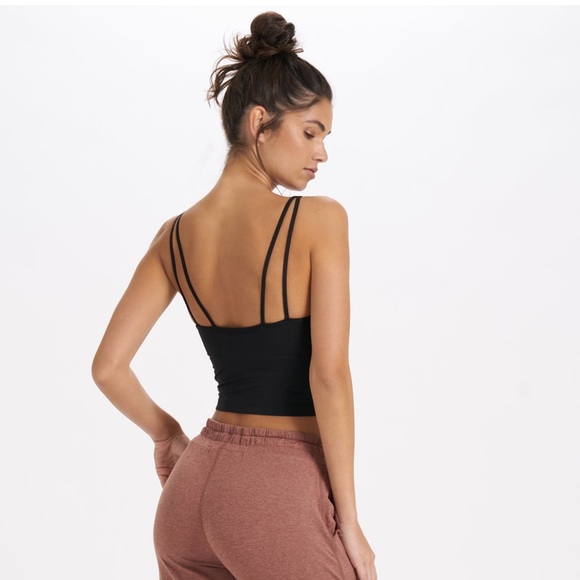 Vuori Halo Performance Crop - Picture 2 of 5